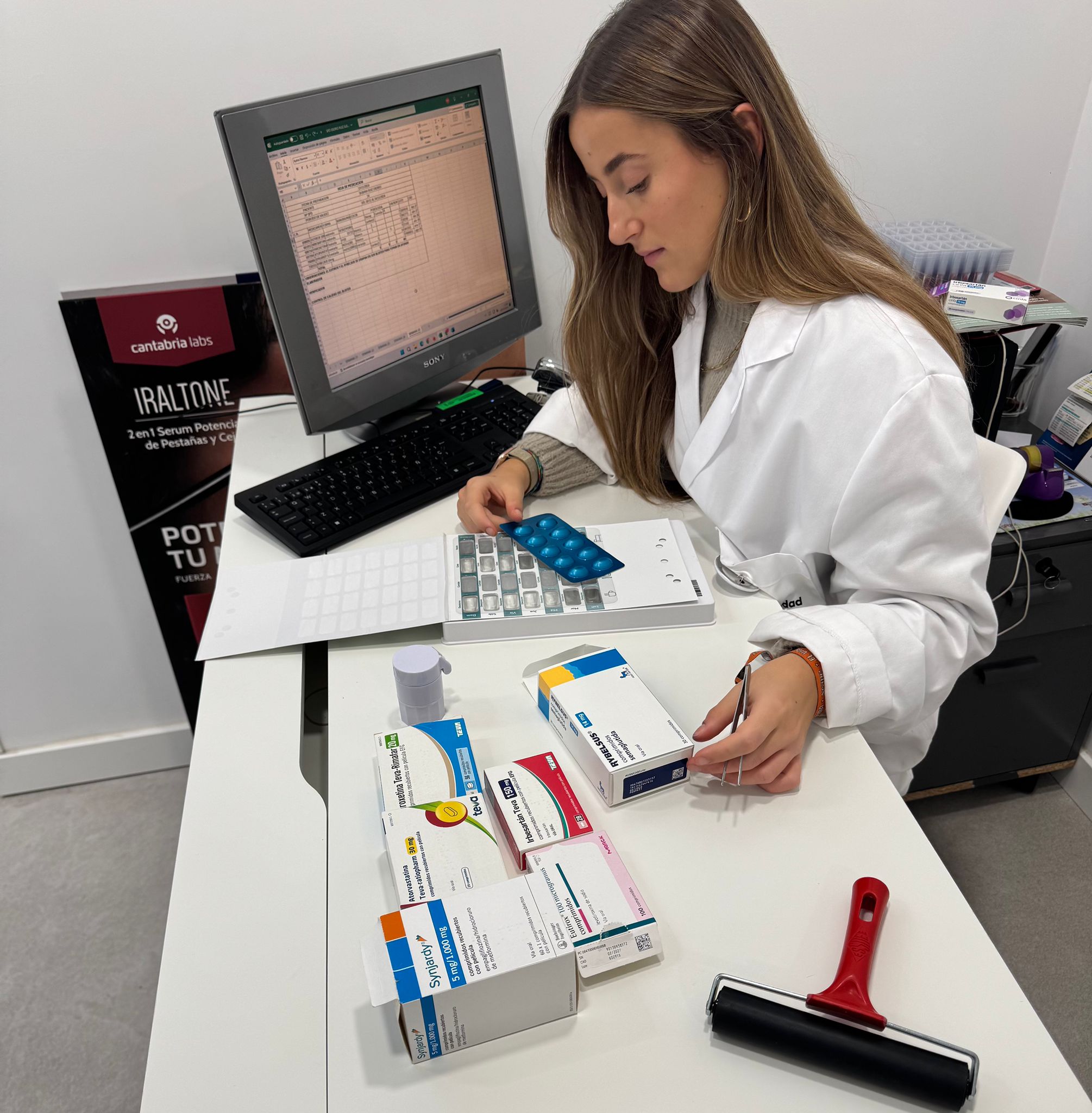 Rosa María de la Plaza en su Farmacia de Villaviciosa de Odón